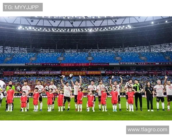 香港足球明星队最新阵容揭晓球迷期待新赛季精彩表现 香港足球明星队最新阵容揭晓球迷期待新赛季精彩表现